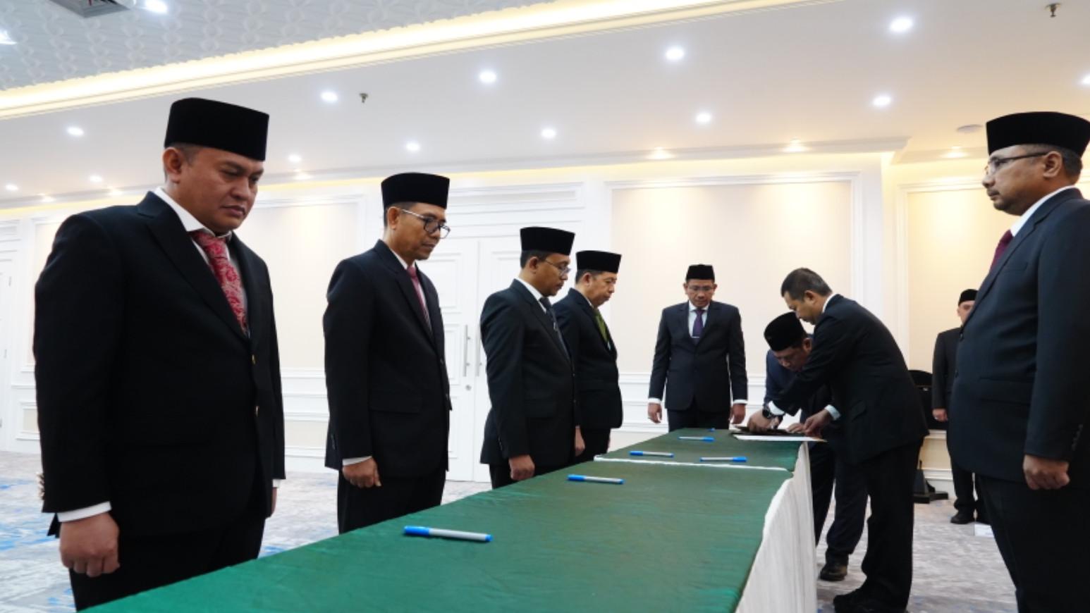 Gus Men Kukuhkan Pejabat Eselon II dan Kepala Kanwil Kemenag Provinsi 1 IMG-20240801-WA0019