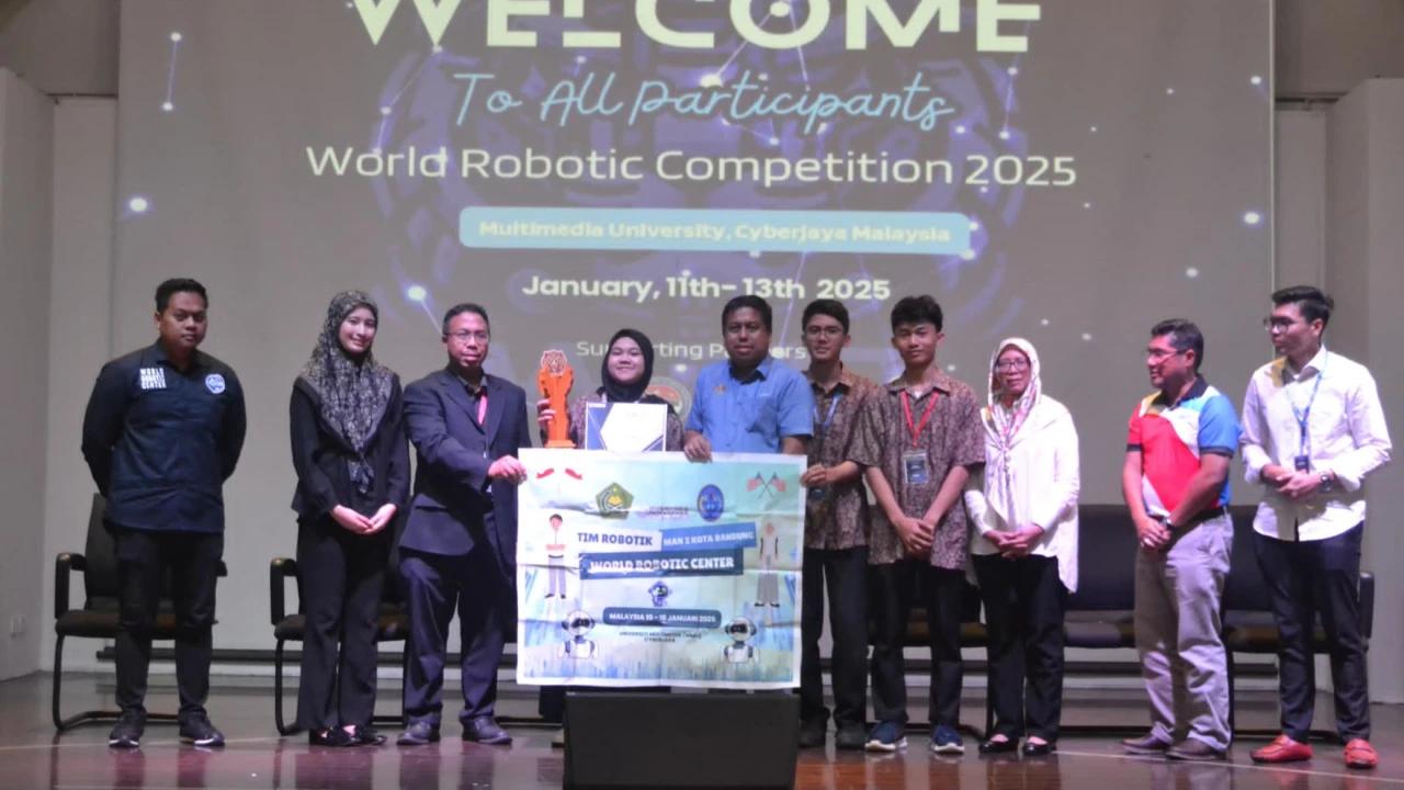 Keren! di Kompetisi Internasional Malaysia, Tim Robotik MAN 2 Kota Bandung Gaet Tiga Juara 1 IMG-20250117-WA0006