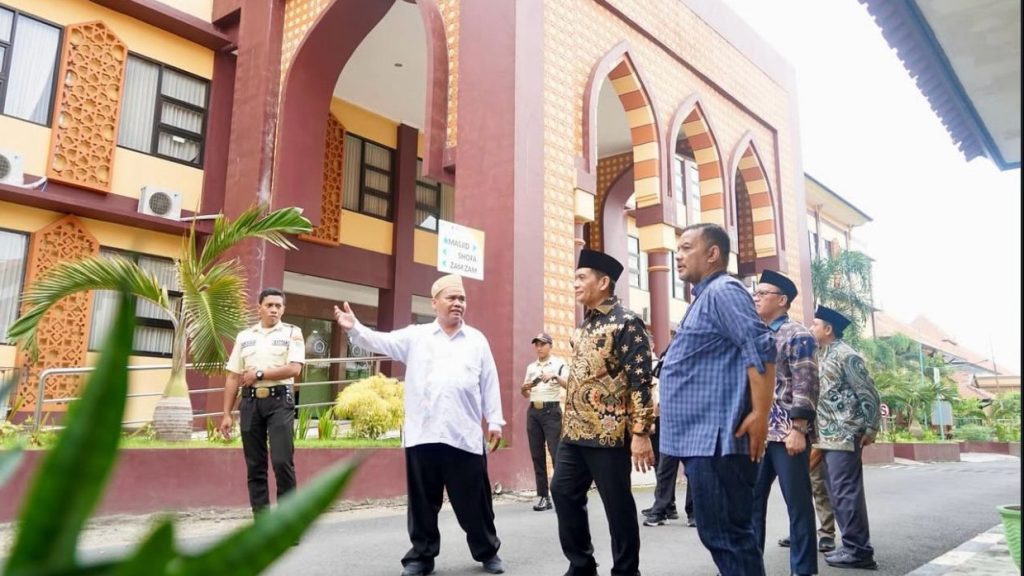 Tinjau Kesiapan Asrama Haji Sukolilo, Wamenag: Siapkan Layanan dengan Optimal, dan Sediakan Penginapan yang Nyaman dan Aman bagi Jemaah Haji 1 1744558039