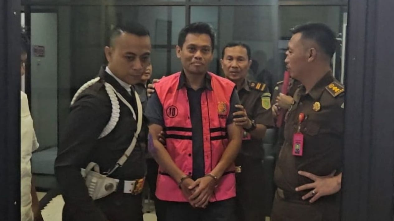 67feb3ead7658-kadis-dlh-tangsel-ditetapkan-jadi-tersangka_tangerang