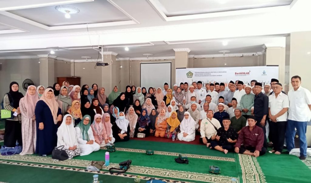 Ratusan Jamaah Calon Haji, KUA Kecamatan Pasar Minggu Kota Jakarta Selatan ikuti Bimbingan Manasik Haji di Masjid Ar Ridho 1 IMG-20250415-WA0009