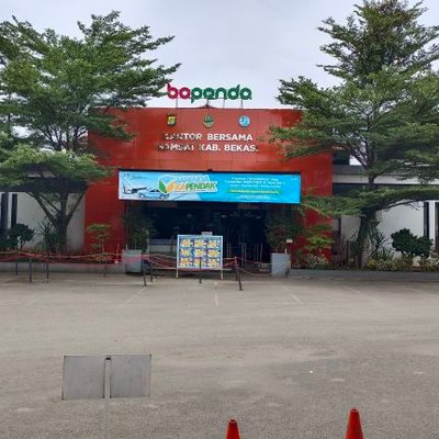Wajib Pajak Keluhkan Pelayanan di Samsat Kabupaten Bekasi 1 HLY8Rtkk_400x400