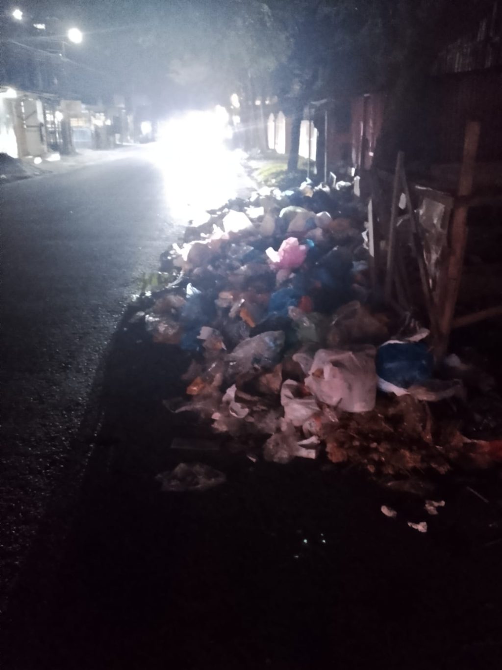 Kumuh, Sampah Berserakan, Warga Mengeluh, Dinas LH Cuek Bebek 1 IMG-20250603-WA0038
