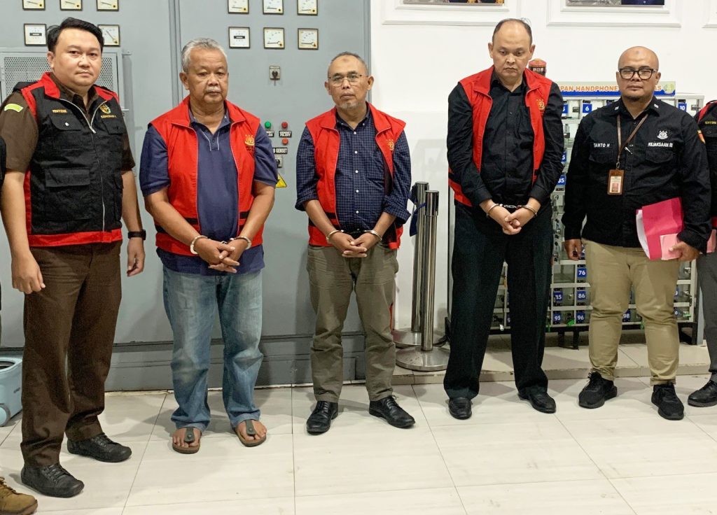 kejati-jabar-menahan-kepala-dinas-pemuda-dan-olahraga-kadisp-nfrx