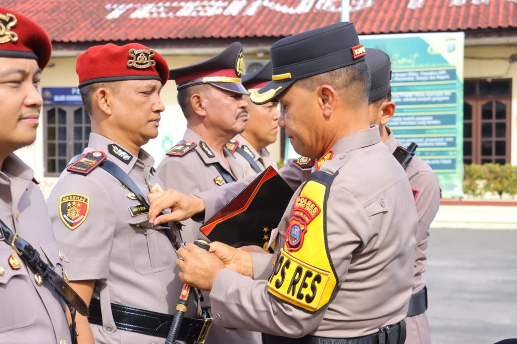 Kapolres Tebingtinggi Pimpin Sertijab Kasat Reskrim dan Kasat Narkoba: Perkuat Kinerja dan Jaga Kamtibmas 1 IMG-20250721-WA0057