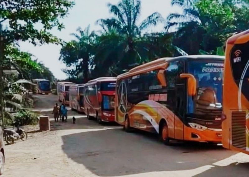 Warga TNTN Berangkat ke Jakarta Gunakan Puluhan Bus Siap Unjuk Rasa di Istana Negara. 1 IMG_20250720_170929-800x569