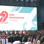 Rayakan-HUT-Bhayangkara-ke-79-Ribuan-Warga-Padati-Kawasan-Monas
